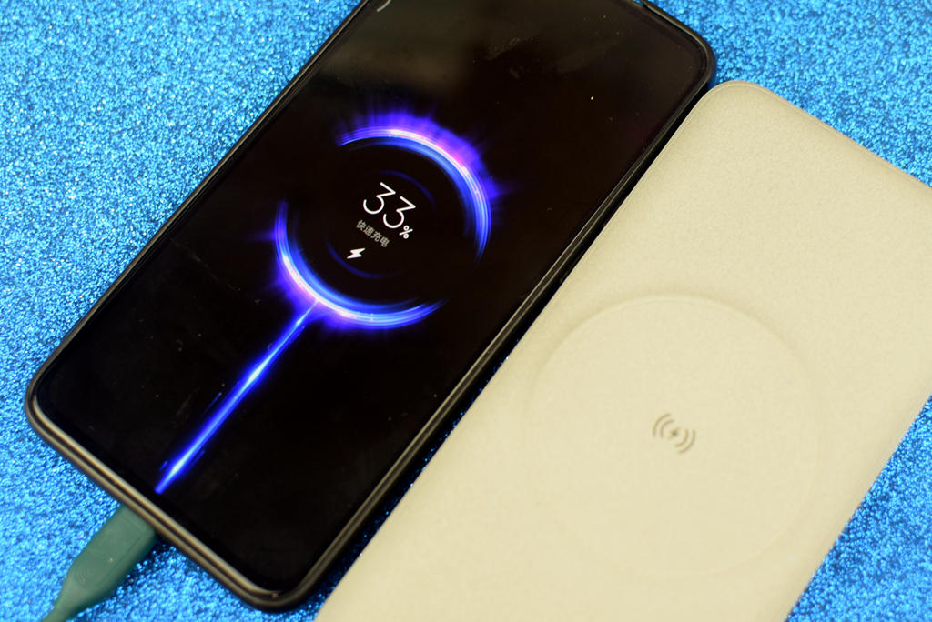 有线无线都能用的充电宝,有线加无线充电宝