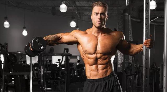 1副哑铃,4个动作,在家就能练出宽厚肩膀,让衣架身材更完美