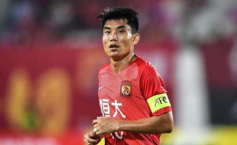 两功勋老将可相约中乙，职业态度可敬，盘点中超赛场上的常青树