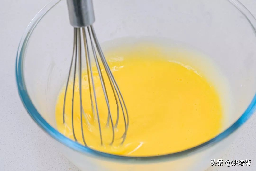 简单蛋糕做法不用牛奶和低筋面粉,1斤面粉加多少鸡蛋和牛奶做蛋糕