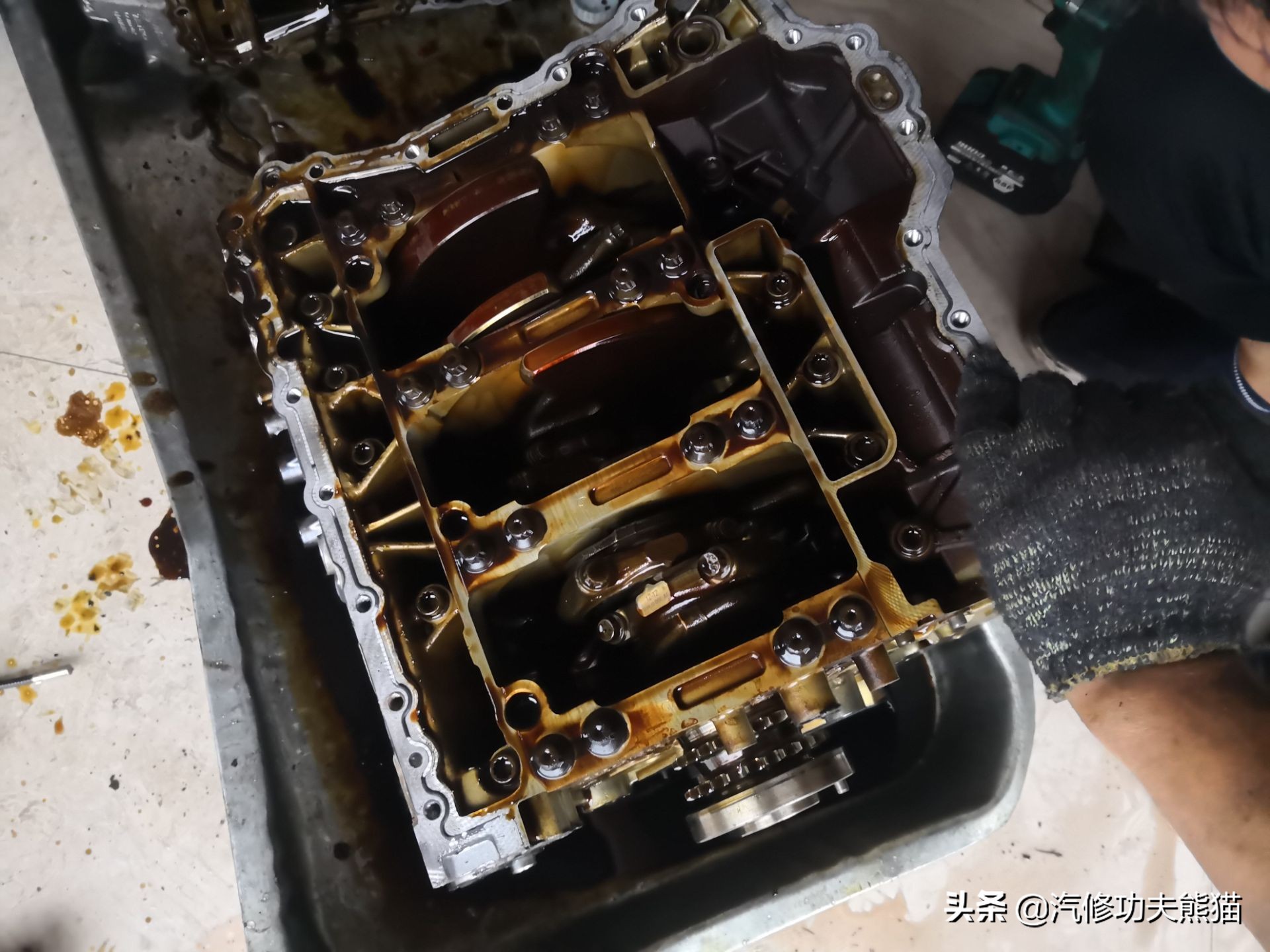 奥迪a8l烧机油严重有什么征兆,奥迪a8l烧机油现象普遍吗