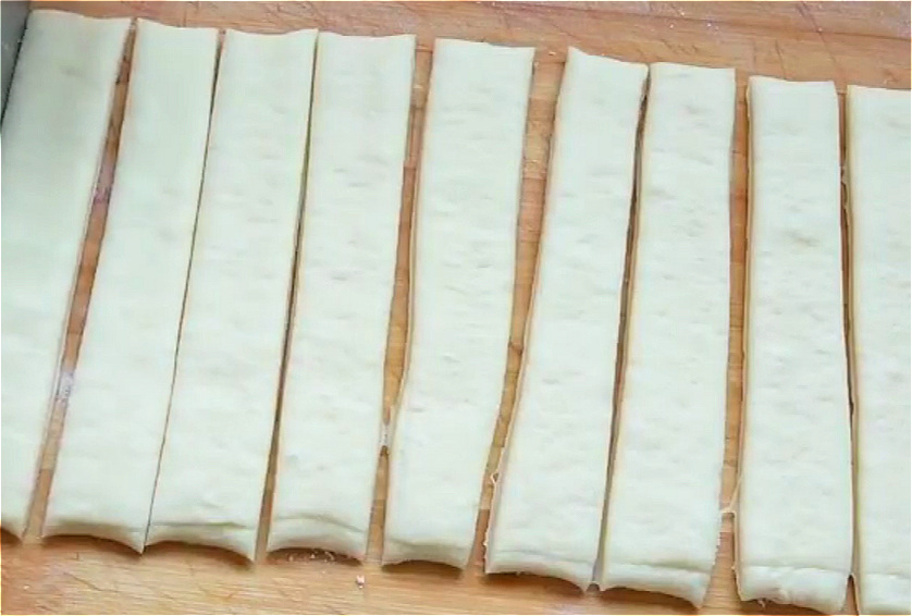 自己炸油条，加泡打粉没有必要！学会这个配方，香酥蓬松又健康