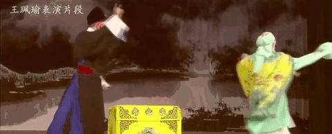 一个只争第一的姑娘,在台上扮男人却成了“头牌”