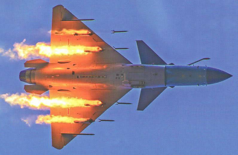 美媒歼二十,歼10和歼20的战斗机对比