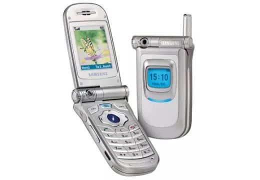 手机屏幕一摔就花了,副厂手机屏幕一摔就碎