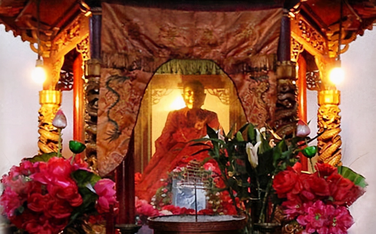 尼姑预感大限将至，断食7日圆寂，入缸3年后启封，肉身不曾腐烂