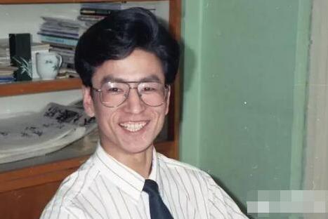 央视白岩松：被自杀拒天价死守央视，今又因国籍风波“败”给儿子