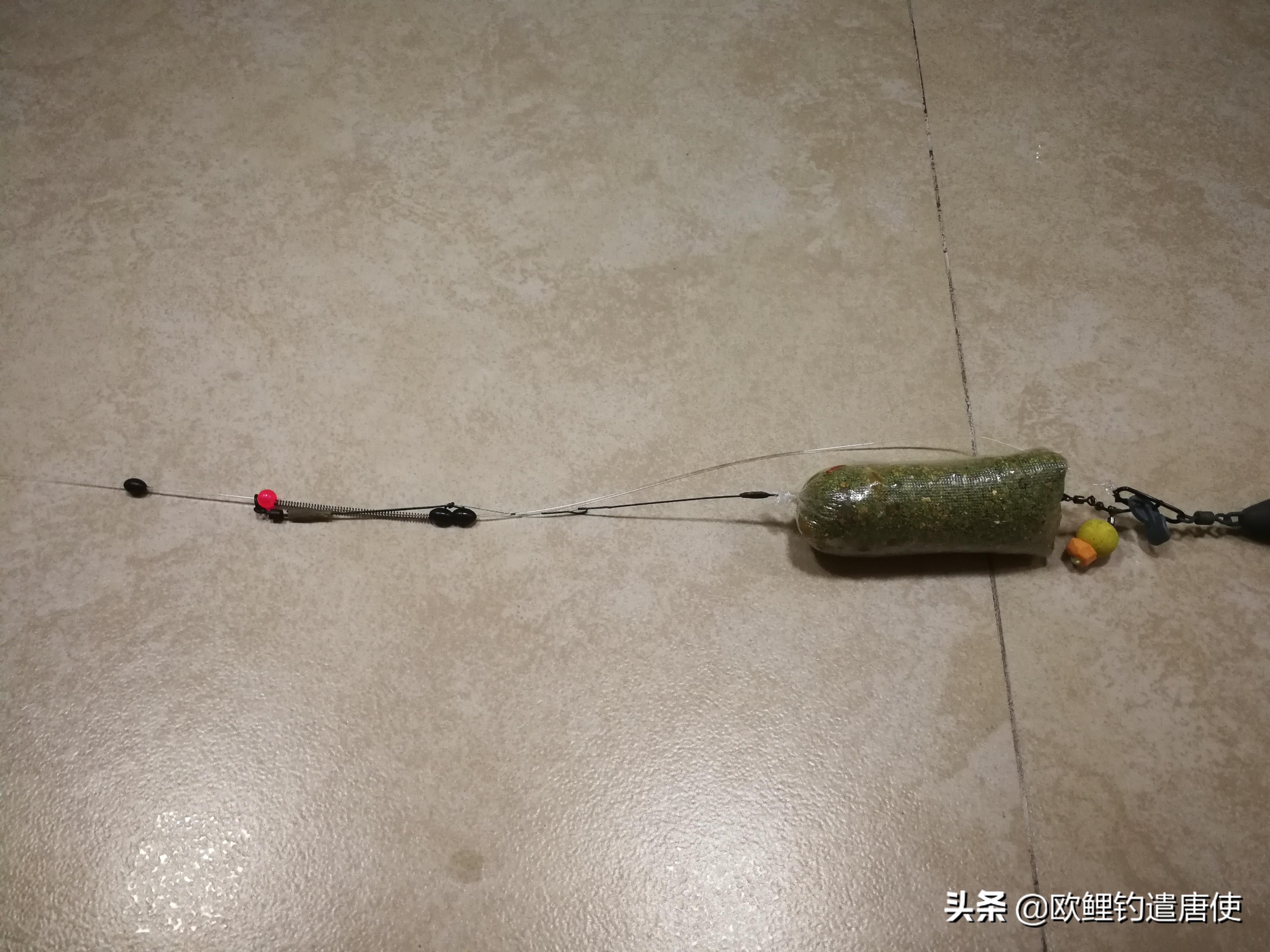 外国人钓鱼打窝技巧,老外用超大饵钓鱼