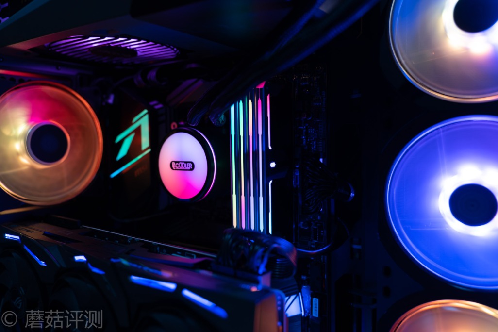 颜值和性能都很能打、扎达克SPARK台式机内存条评测