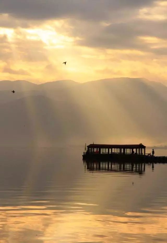 成都这座古城从不缺幻想和故事,四川藏着一个静谧古城