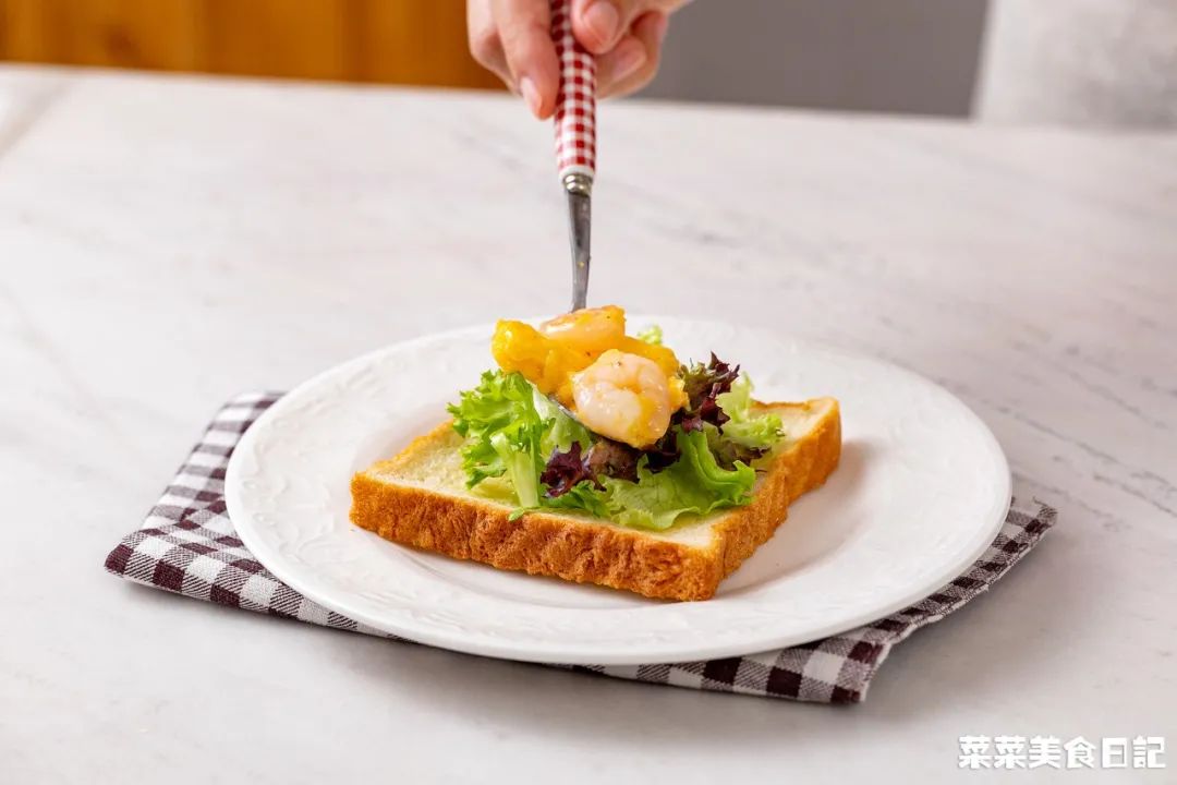 上班族午饭微波炉加热,微波炉解决一日三餐