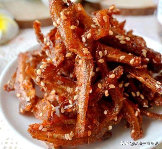 美食推荐:香芋扣肉,麻辣鸡脖,金针菇牛肉,香辣银鱼干