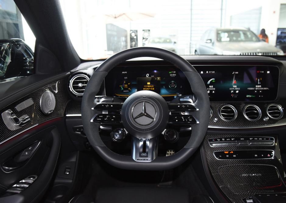 奔驰amge63s钢炮10万,amge63s尾部