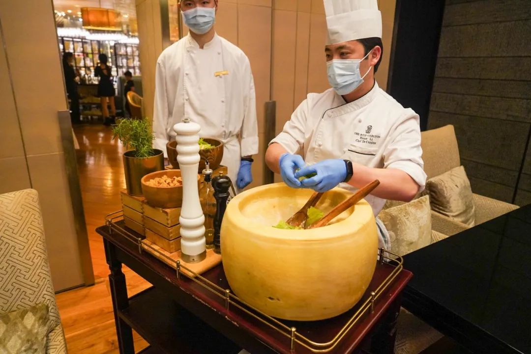 不到两千就能住天津丽思卡尔顿？还能随便吃？这样的羊毛不多了