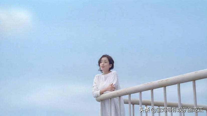 宫泽理惠写真曝光,宫泽理惠被拍穿宽松裙装上街