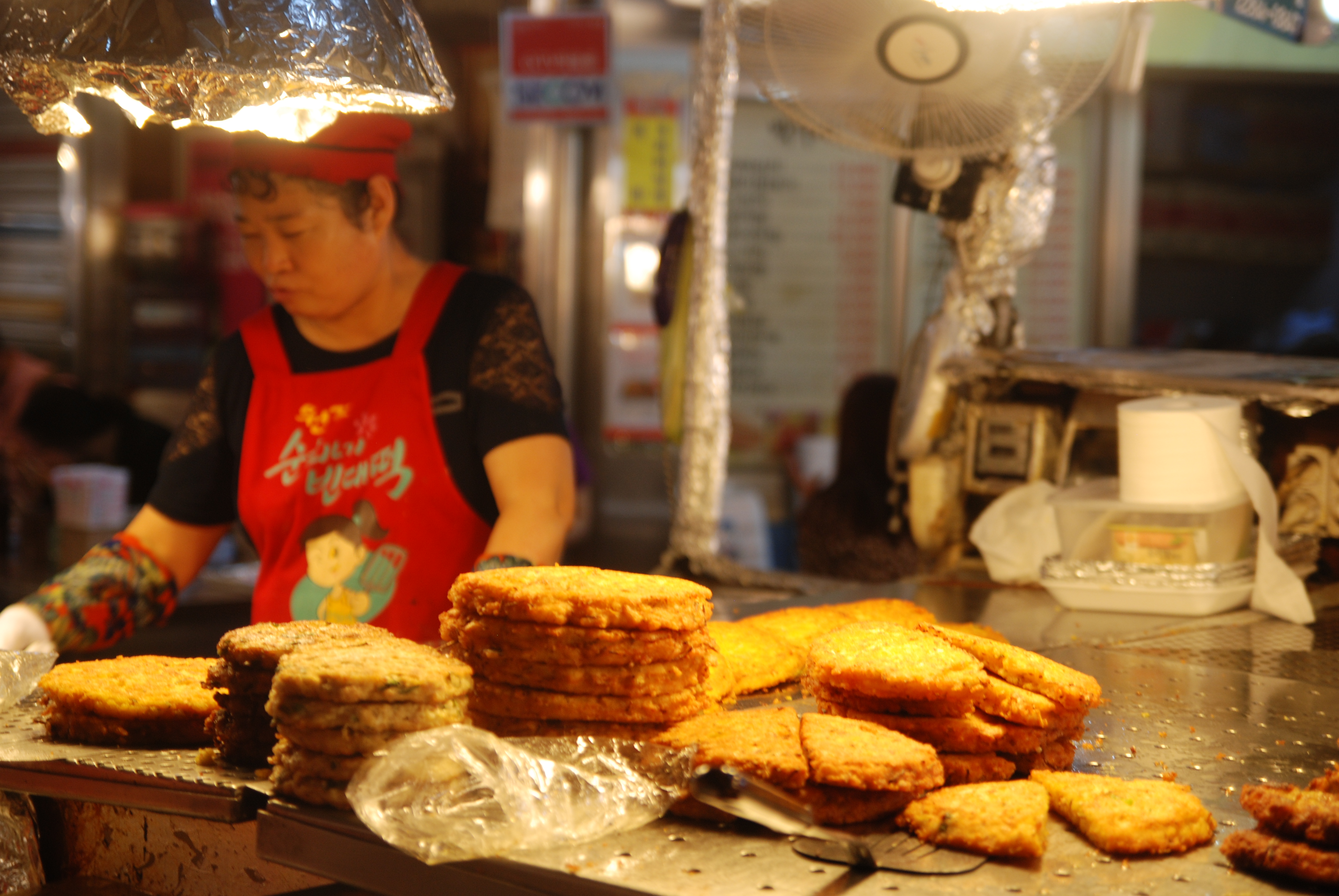 韩国紫菜包饭年糕,韩国美食一条街紫菜饭