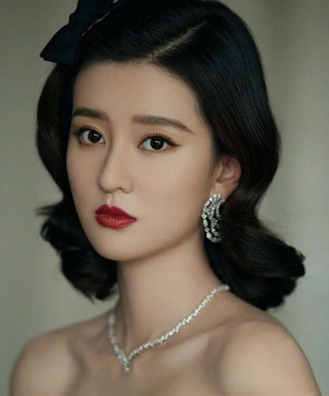 她为什么没眼技？怎么改善眼睛无神的状态