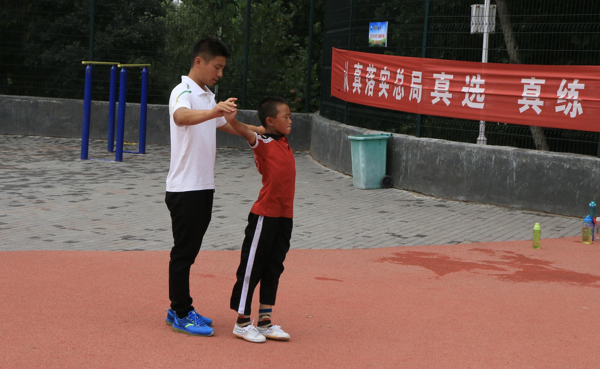 少林足球用身体挡球,少林足球真的有那么棒吗