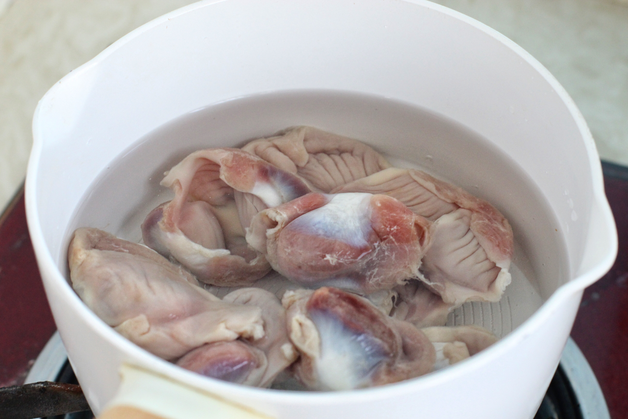 炒鸡胗的正确方法视频,鸡胗花刀刀工切法大全视频