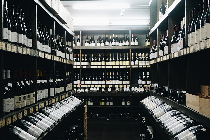 怎么在上海找店铺,走进葡萄酒专卖店