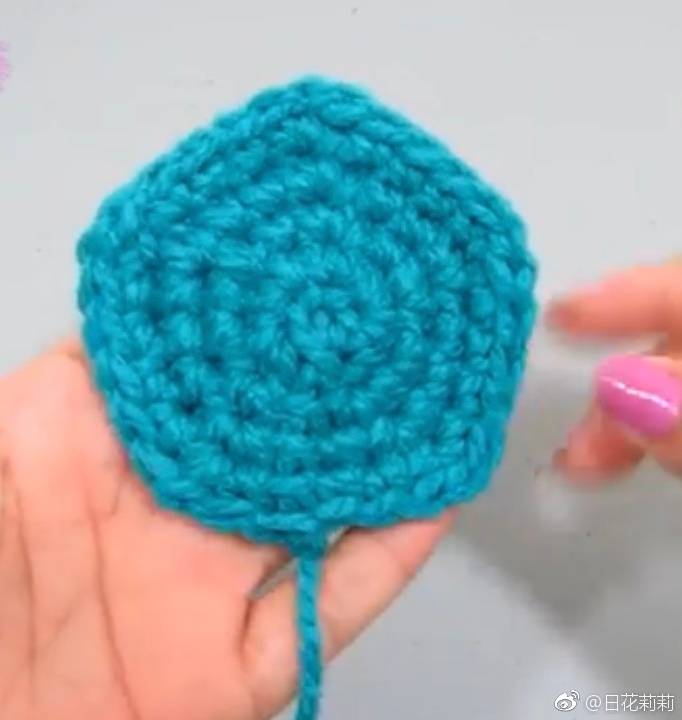 钩针编织足球的教程,钩针编织足球人物玩偶内马尔