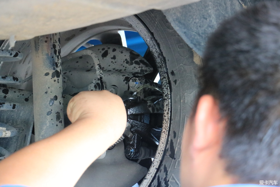 汽车5万km左右需要更换哪些零件,30万公里的车应该换哪些零部件