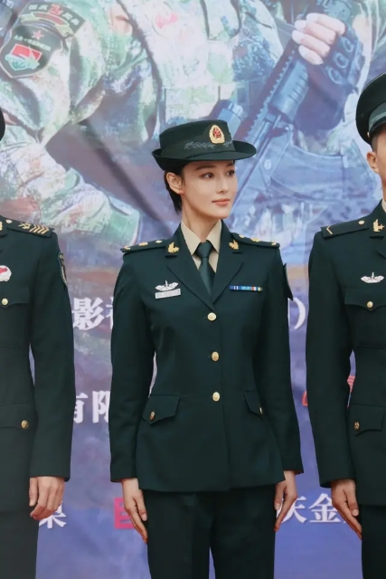 羊绒大衣穿搭30岁女士气质穿搭,羊绒大衣穿搭40岁女士气质穿搭