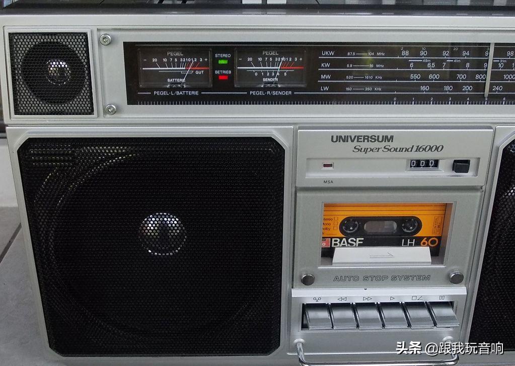 这是一款德国进口UniversumCTR2605便携式音响收音机录音机