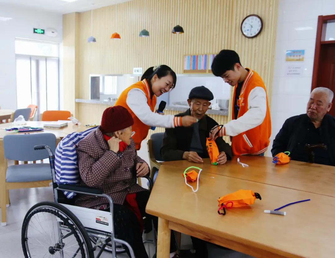 万圣节制作南瓜灯分享,万圣节南瓜灯里的糖果