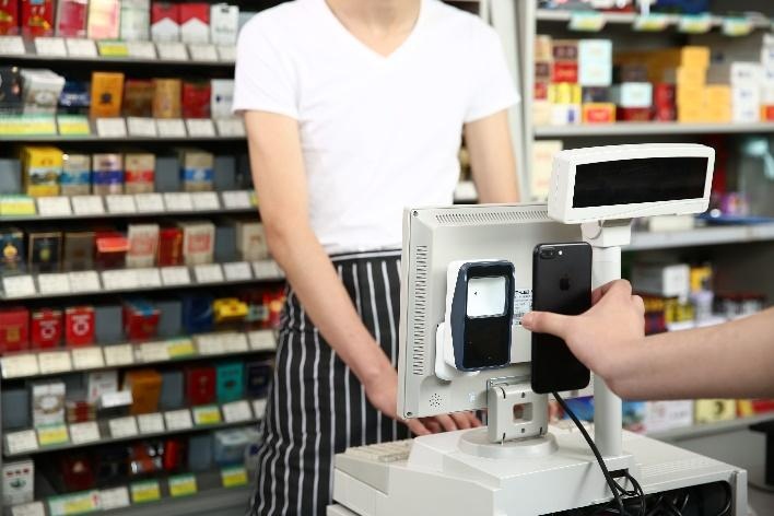 大妈做前台收银，月薪5千，一周后却离职，网友：要我也不干