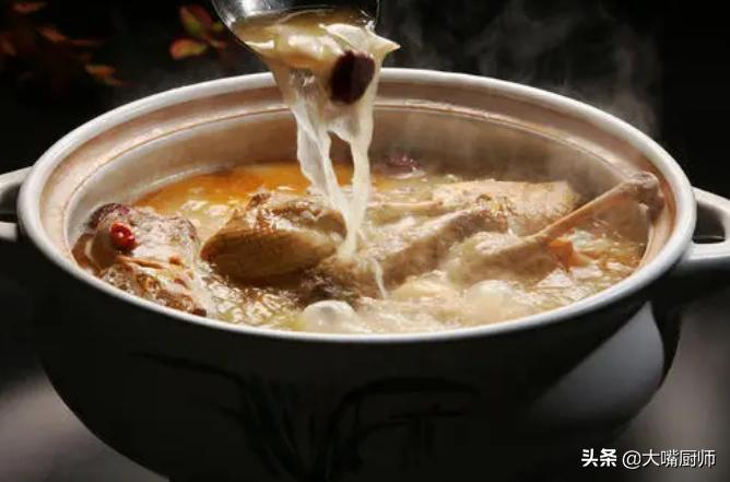 *鸭做**肉时，去腥别再焯水了，大厨教你3步，出锅软嫩鲜香，不腥臊