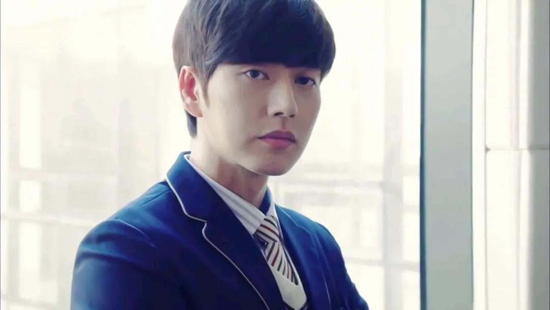 十大反派演技炸裂瞬间,盘点影视剧里最具魅力的男反派