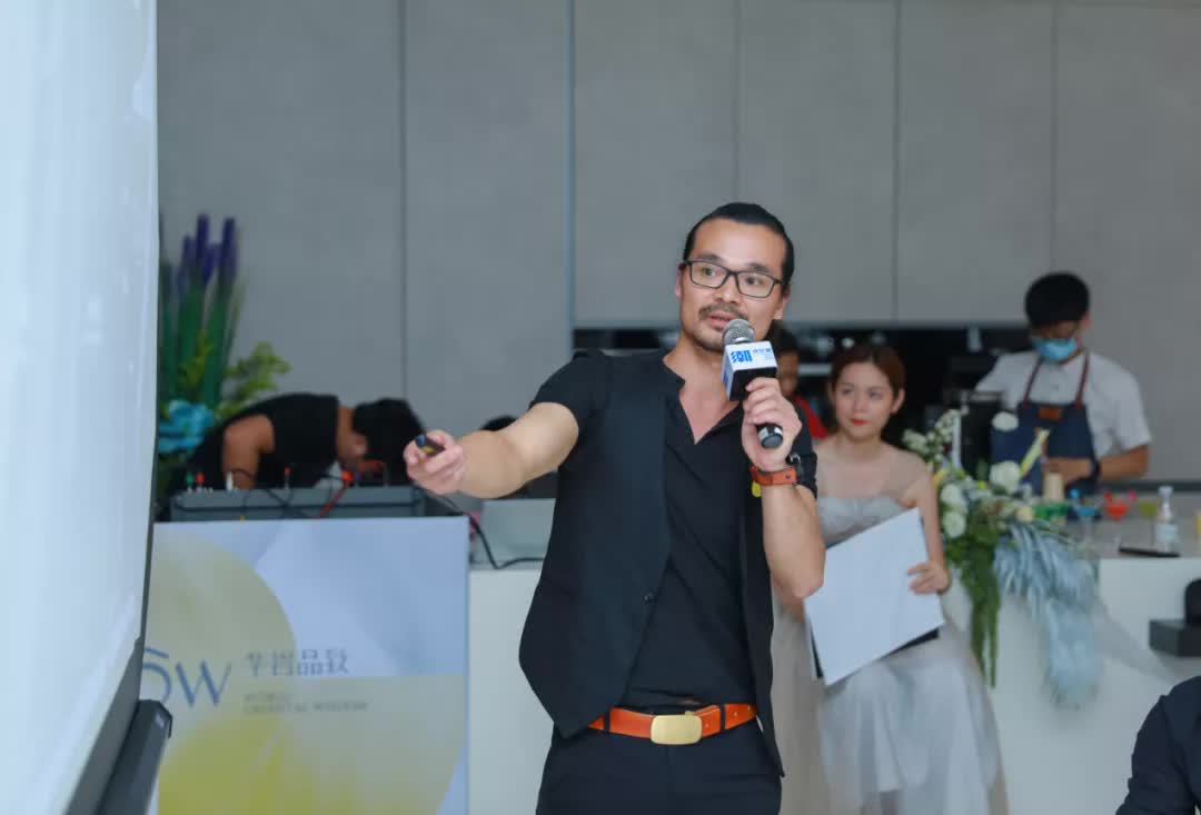 最具建筑感总部展厅亮相！华岩品致打造“百店百面”赋能“牛商”