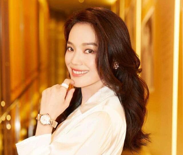 舒淇从出道以来拍过多少部电影,舒淇娱乐圈转型最成功的典范
