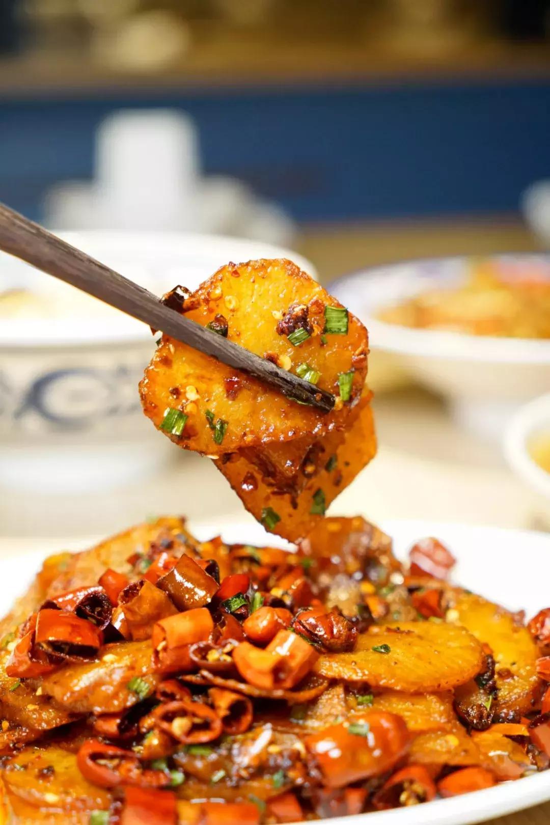 9元特价菜道道都是贵阳味，一周不重样别怪我把你吃成食堂