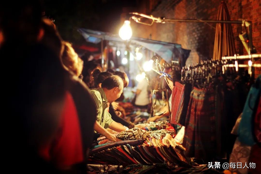 摆摊不容易,数钱最快乐,那些年我们练的摊儿……