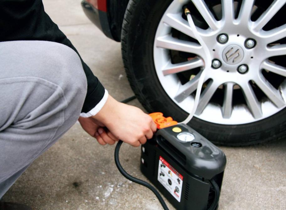 汽车轮胎坏了这样去补胎，自己动手，几招就能学会