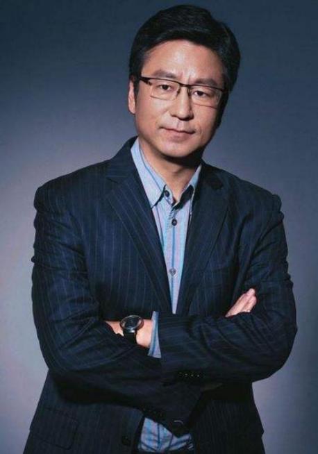 央视主持人董卿李梓萌,央视主持人口误名场面李梓萌