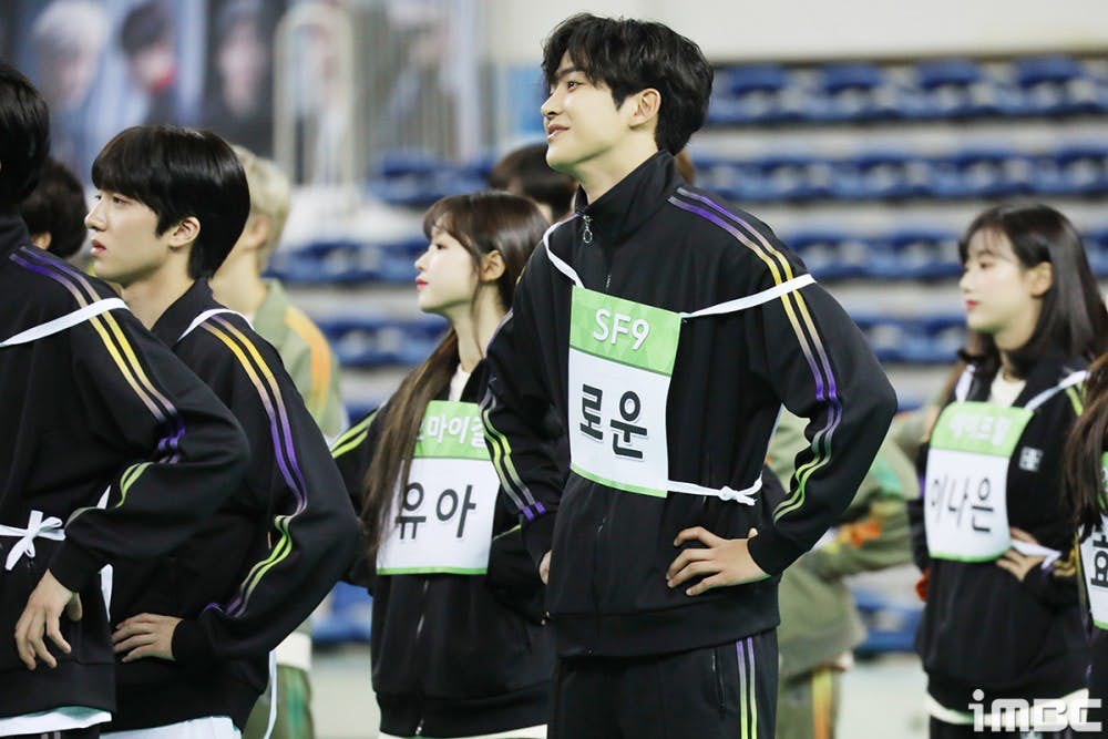 《偶像运动会》路云不会Wink睁着双眼射箭，依旧能正中红心