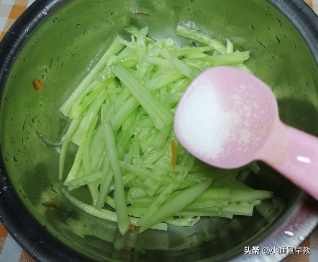简单好吃的家常菜做法凉拌金针菇,凉拌金针菇美味爽口做法简单好吃
