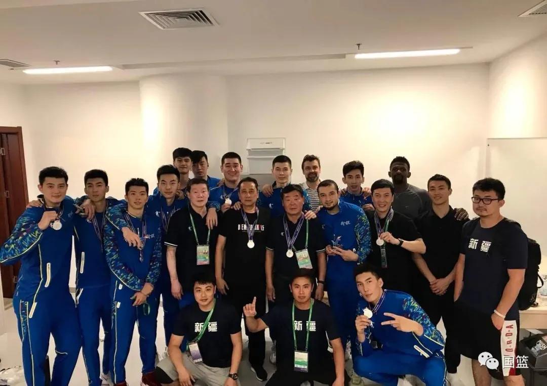 新疆的队长,新疆天山雪豹足球队长