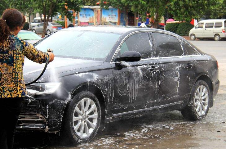 自己车内洗车需要哪些东西,网友们在家洗车小妙招告诉你