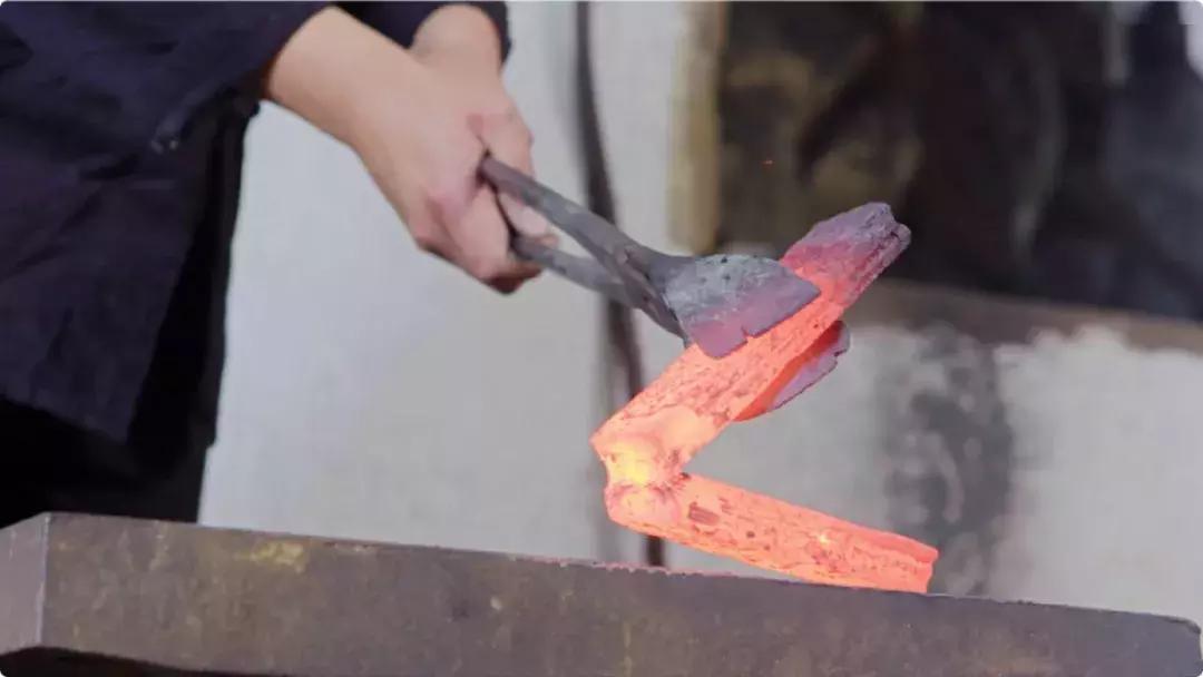 隐于青山下的铸剑人，用25年逐艺“先贤古技”