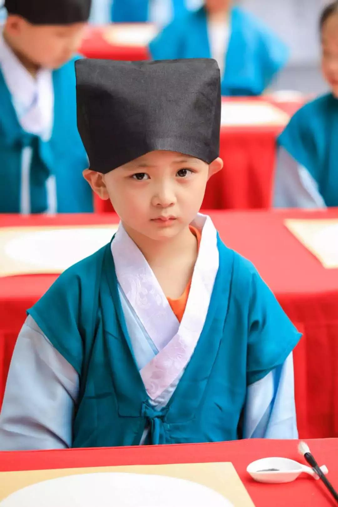 西安汉服秀视频,西安曲江池汉服秀