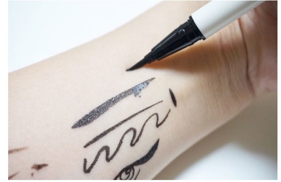 眼线容易晕妆用什么眼线胶笔,眼线晕妆怎么办教你一招