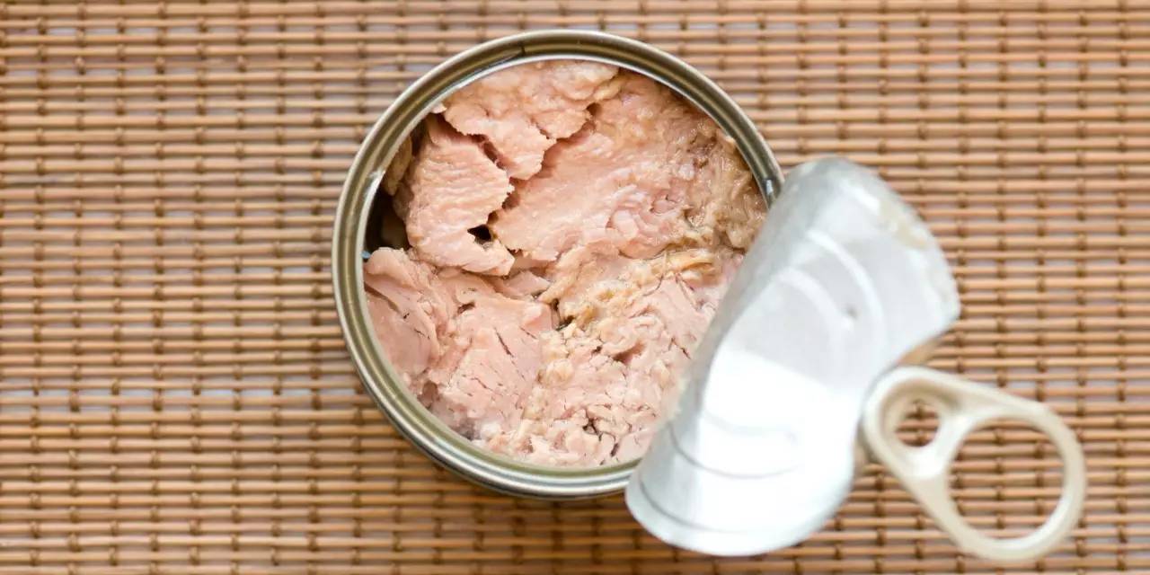 珍珠奶茶里的珍珠是什么做成的,珍珠奶茶的珍珠是怎样做出来的呢