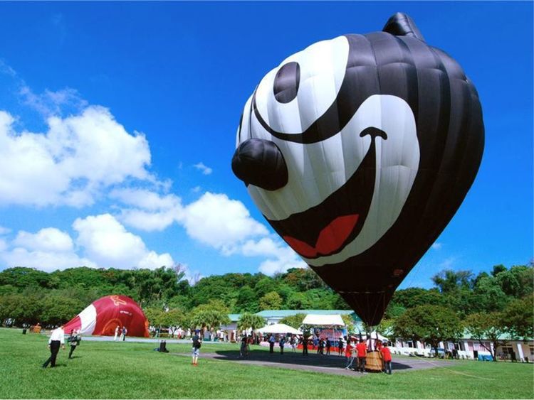 新春打卡重庆香水百合网红艺术节,坐小火车、玩玻璃滑道...