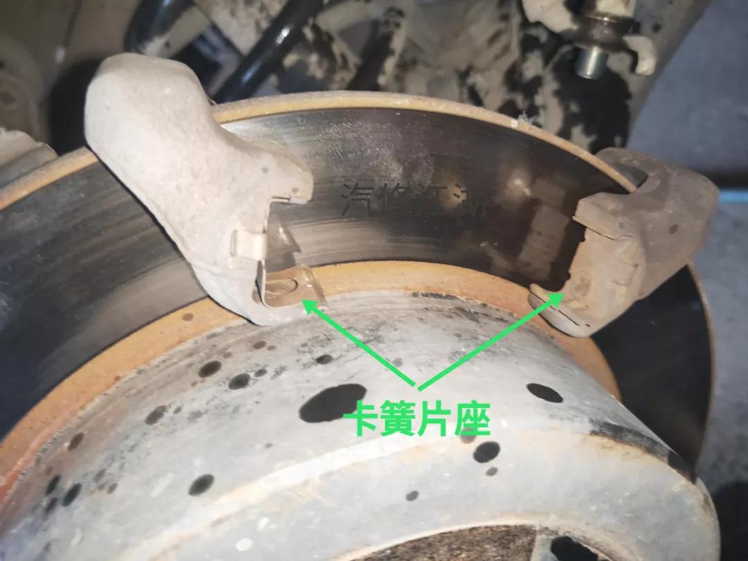 比亚迪f3更换后轮毂刹车片方法,2013丰田花冠后刹车片怎么拆