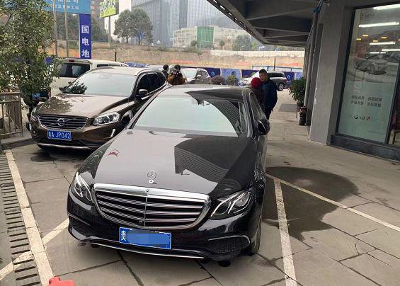 男子花50万买奔驰,男子花500万买二手车