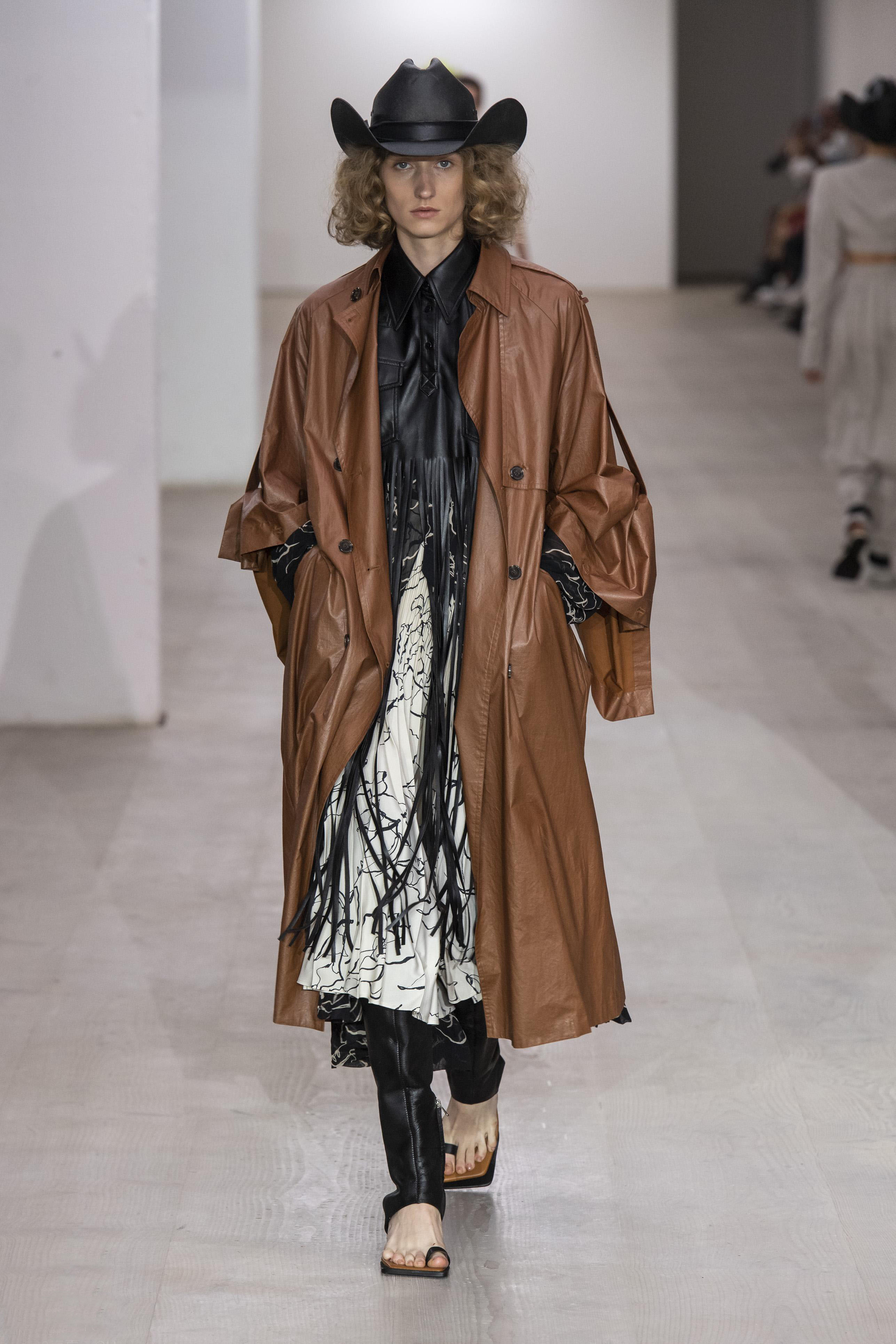 2023秋冬上海时装周秀场设计,2021巴黎高定时装周秀场